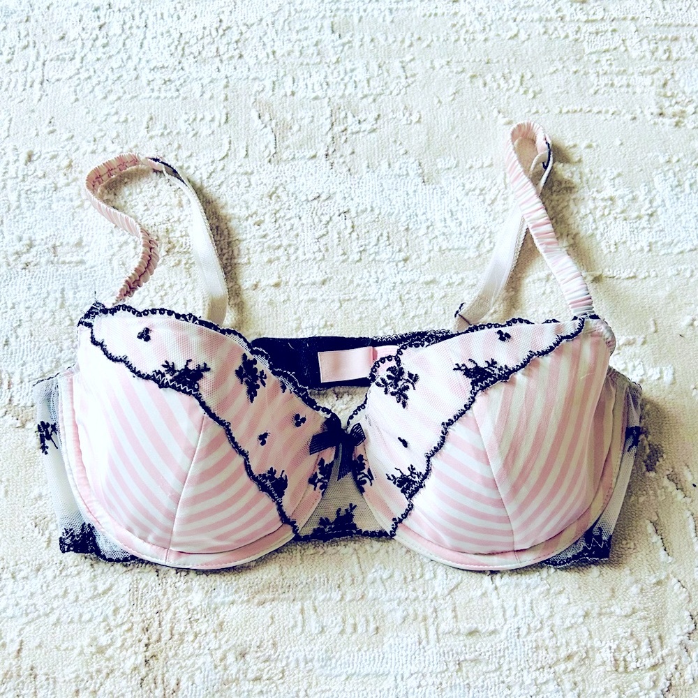 VS Vintage Stripe & Delicate Lace Bra